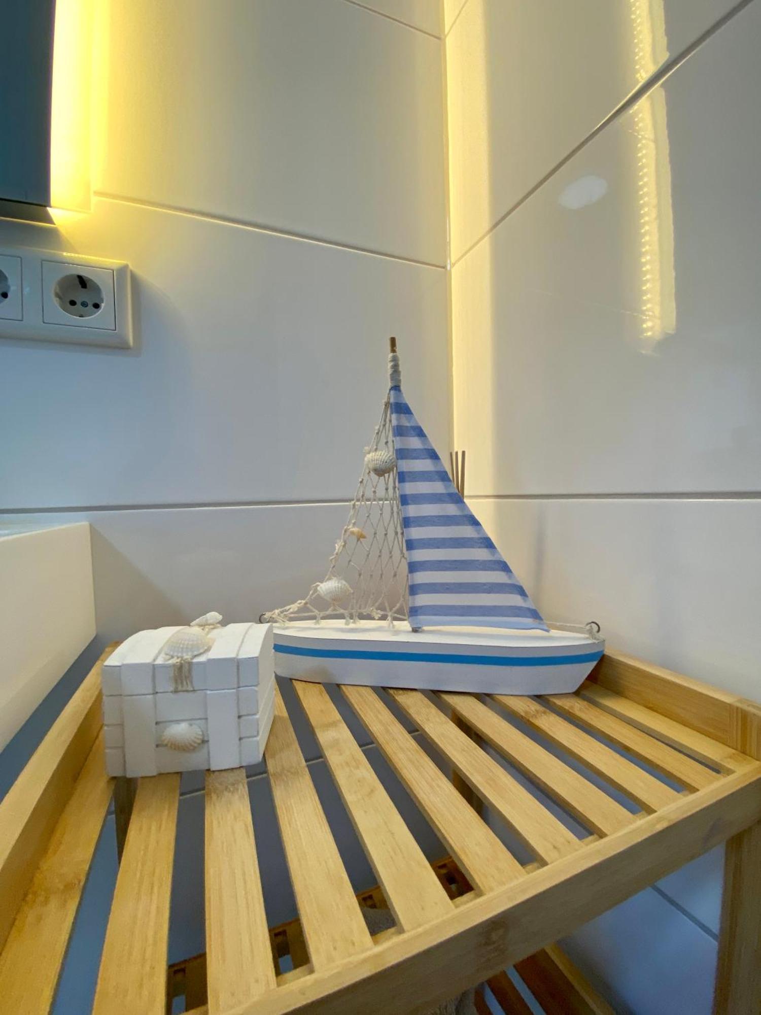 Sleep Well Apartments Detmold - Tempur Beds- Neu - Top Lage - Free Parking - Wifi Exteriör bild